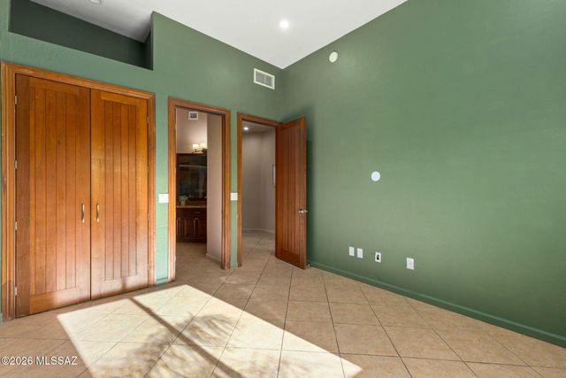 6460 N Regal Manor Drive, Tucson, AZ 85750
