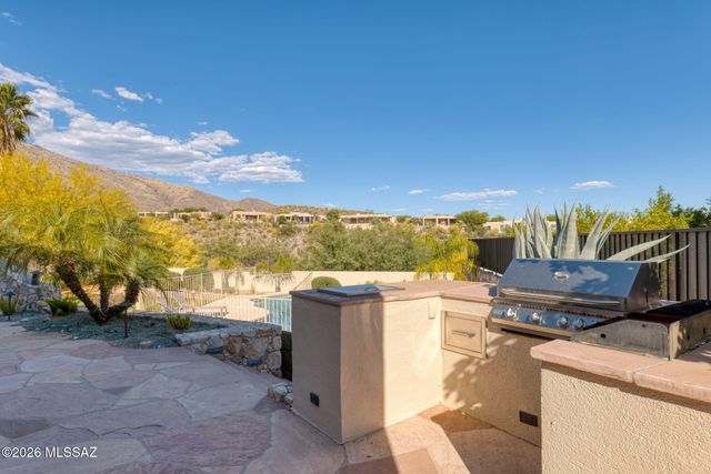 6460 N Regal Manor Drive, Tucson, AZ 85750