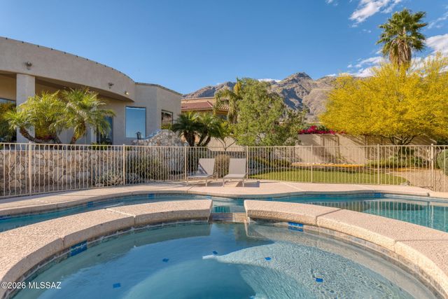 6460 N Regal Manor Drive, Tucson, AZ 85750