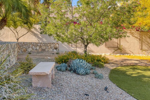 6460 N Regal Manor Drive, Tucson, AZ 85750