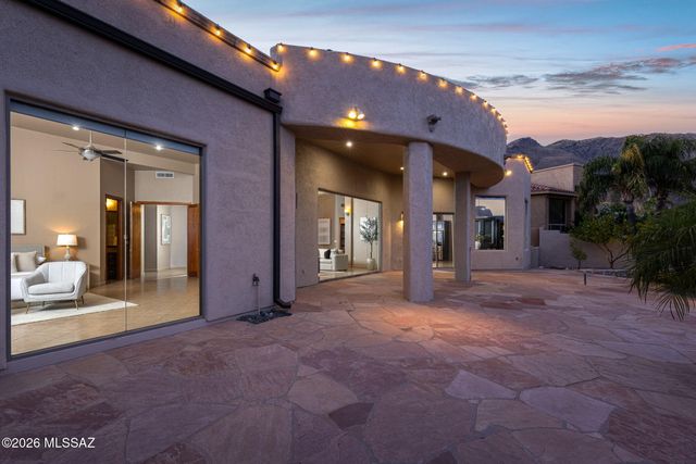 6460 N Regal Manor Drive, Tucson, AZ 85750