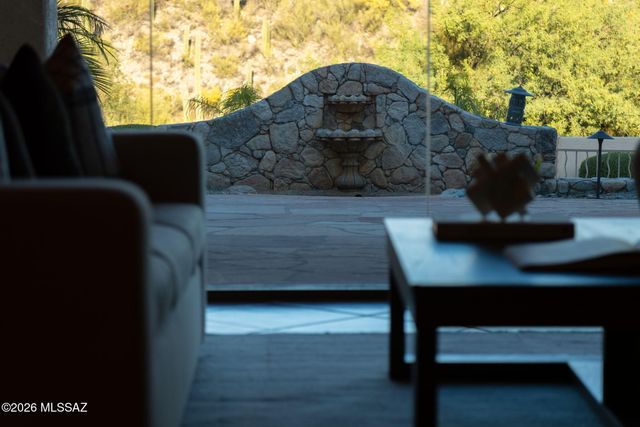 6460 N Regal Manor Drive, Tucson, AZ 85750