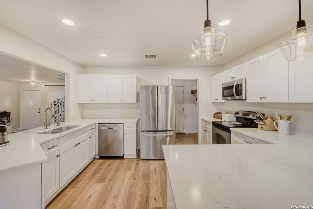 9959 SUNSET PL, San Antonio, TX 78245