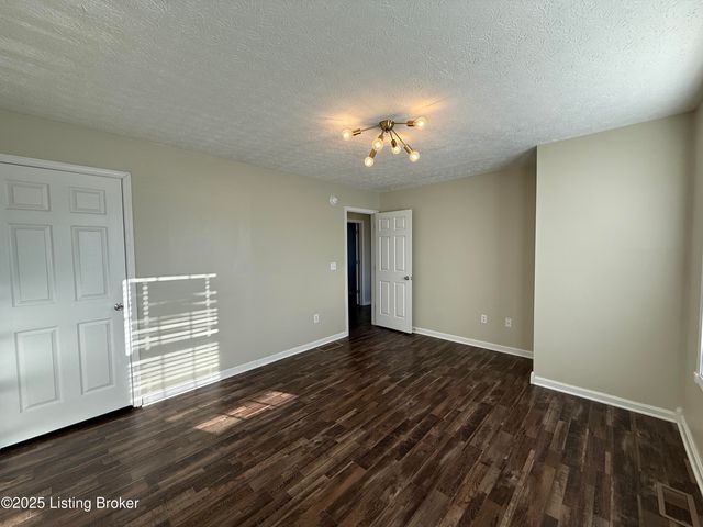 111 Calumet Ct, Elizabethtown, KY 42701