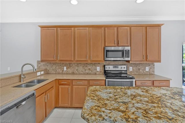 2822 Inlet Cove LN W, Naples, FL 34120