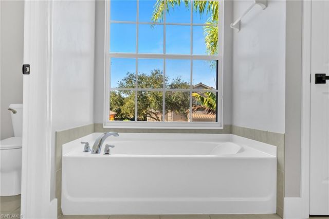 2822 Inlet Cove LN W, Naples, FL 34120