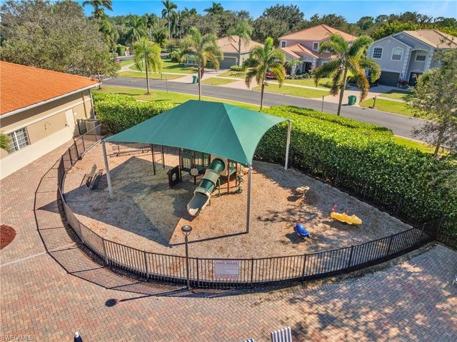 2822 Inlet Cove LN W, Naples, FL 34120