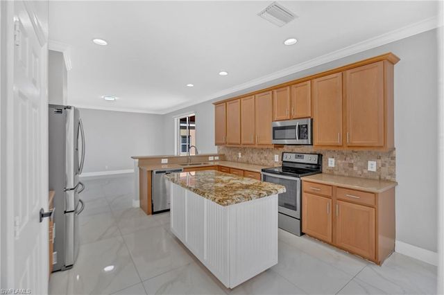 2822 Inlet Cove LN W, Naples, FL 34120