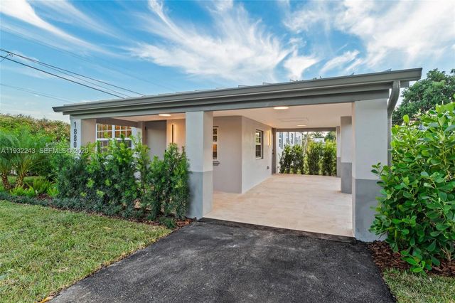 1880 NE 180th St, North Miami Beach, FL 33162