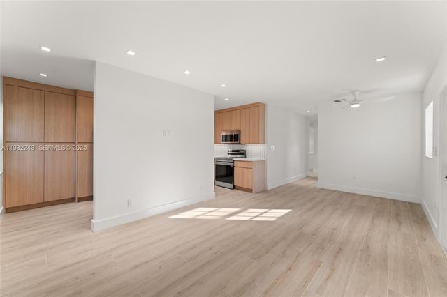 1880 NE 180th St, North Miami Beach, FL 33162