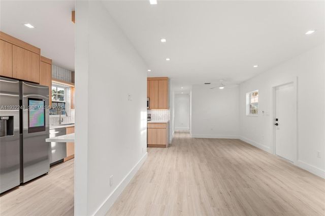 1880 NE 180th St, North Miami Beach, FL 33162