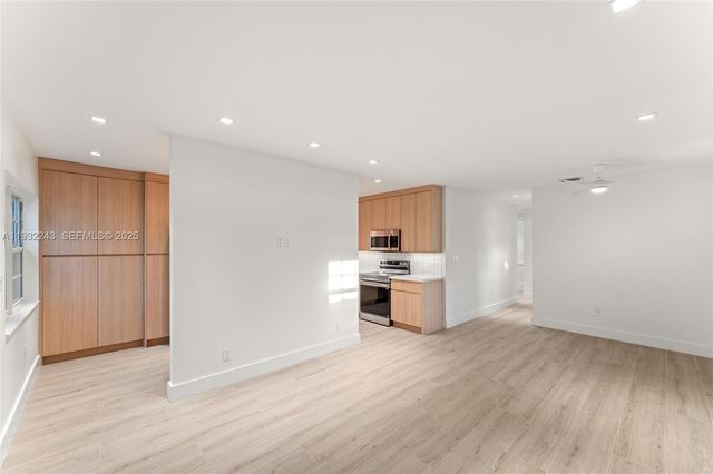 1880 NE 180th St, North Miami Beach, FL 33162