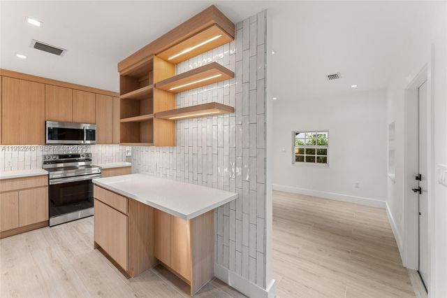 1880 NE 180th St, North Miami Beach, FL 33162