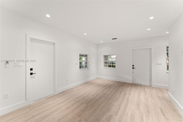 1880 NE 180th St, North Miami Beach, FL 33162