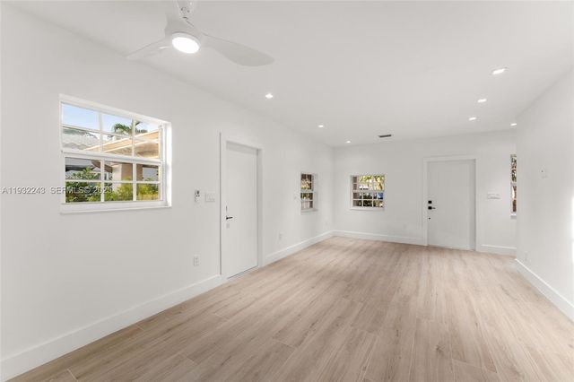 1880 NE 180th St, North Miami Beach, FL 33162