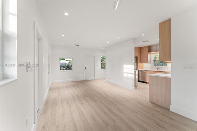 1880 NE 180th St, North Miami Beach, FL 33162