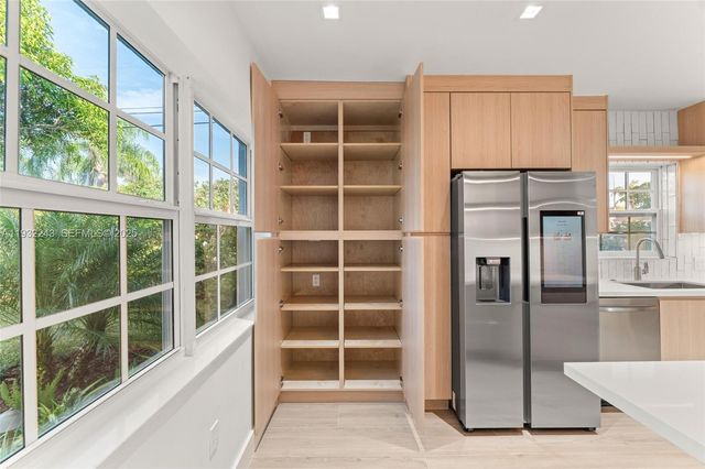 1880 NE 180th St, North Miami Beach, FL 33162