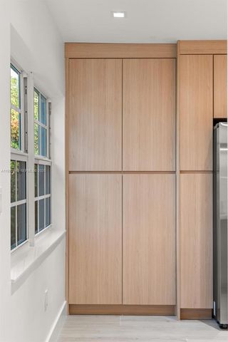 1880 NE 180th St, North Miami Beach, FL 33162