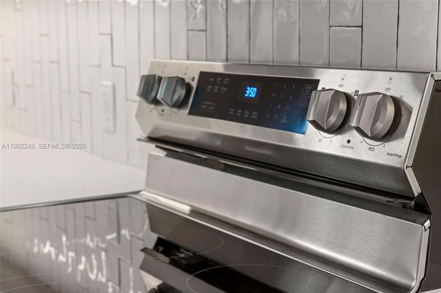 1880 NE 180th St, North Miami Beach, FL 33162