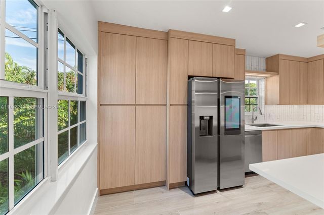 1880 NE 180th St, North Miami Beach, FL 33162