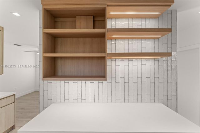 1880 NE 180th St, North Miami Beach, FL 33162