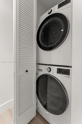 1880 NE 180th St, North Miami Beach, FL 33162