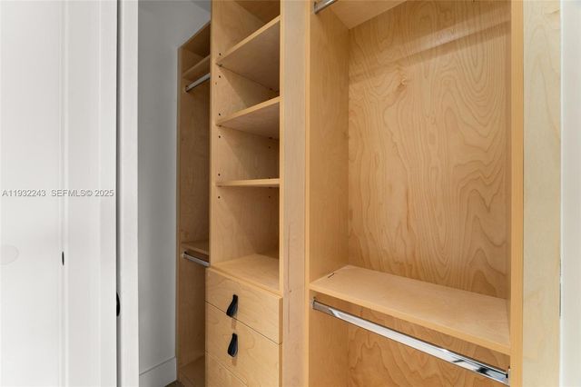 1880 NE 180th St, North Miami Beach, FL 33162