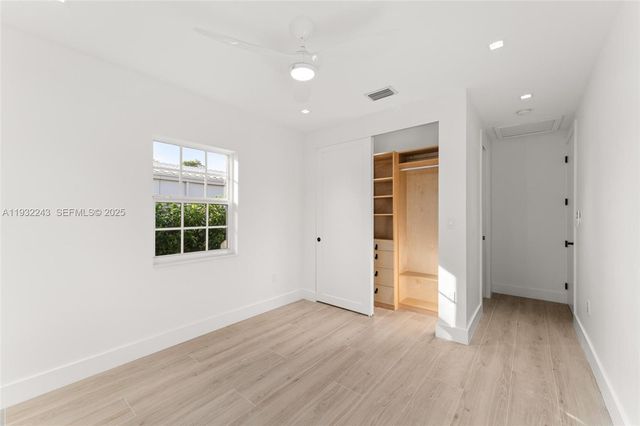 1880 NE 180th St, North Miami Beach, FL 33162