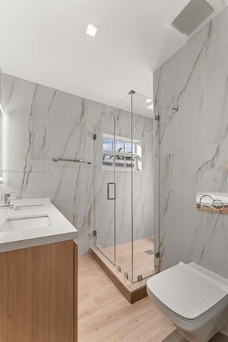 1880 NE 180th St, North Miami Beach, FL 33162