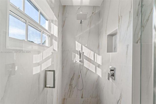 1880 NE 180th St, North Miami Beach, FL 33162