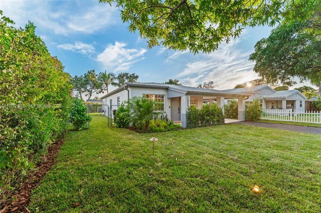 1880 NE 180th St, North Miami Beach, FL 33162