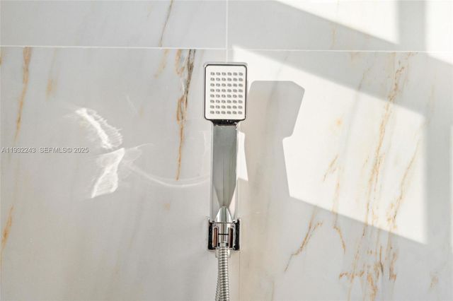 1880 NE 180th St, North Miami Beach, FL 33162