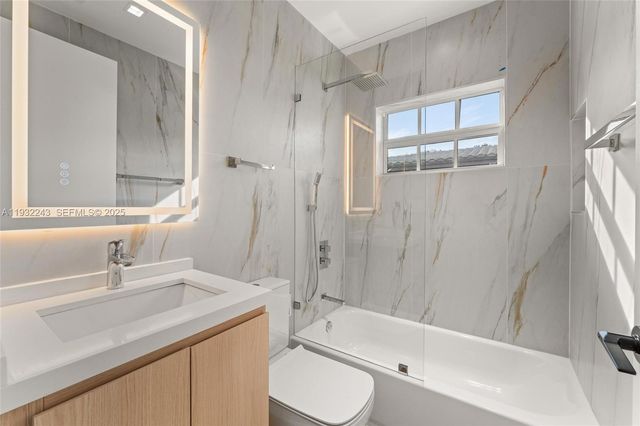 1880 NE 180th St, North Miami Beach, FL 33162