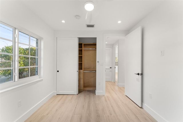 1880 NE 180th St, North Miami Beach, FL 33162