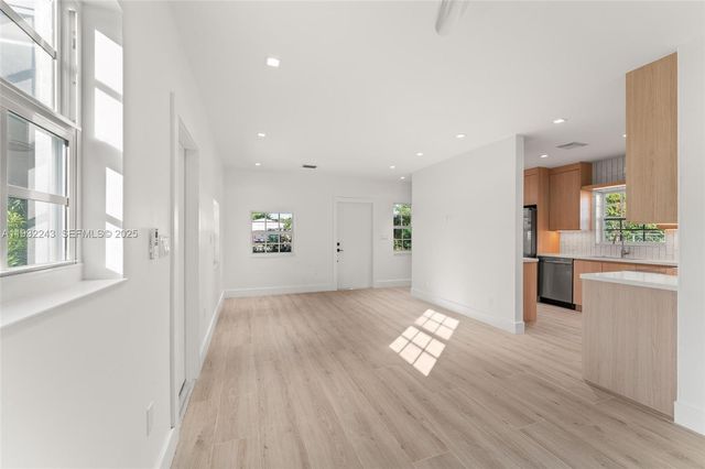 1880 NE 180th St, North Miami Beach, FL 33162