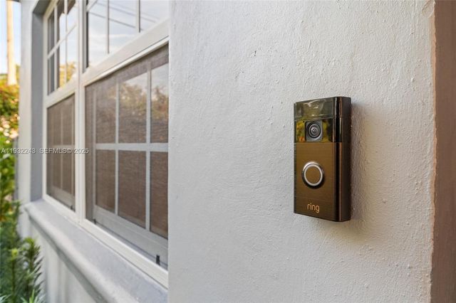 1880 NE 180th St, North Miami Beach, FL 33162