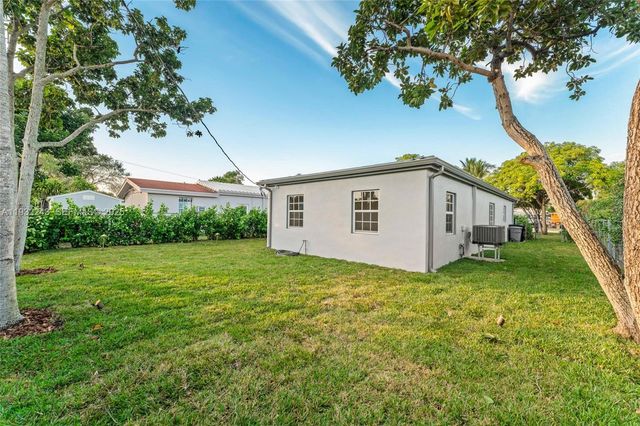 1880 NE 180th St, North Miami Beach, FL 33162