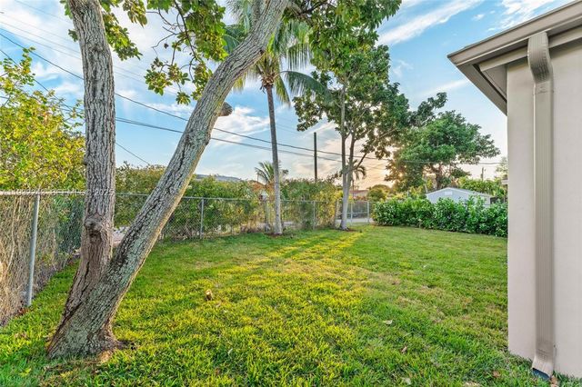 1880 NE 180th St, North Miami Beach, FL 33162