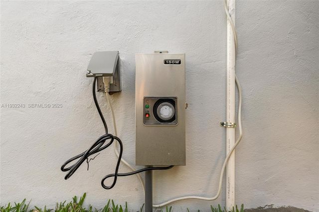 1880 NE 180th St, North Miami Beach, FL 33162