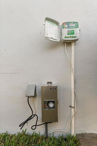 1880 NE 180th St, North Miami Beach, FL 33162