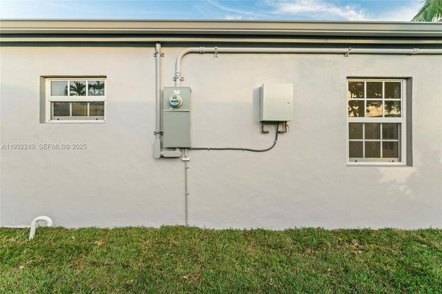 1880 NE 180th St, North Miami Beach, FL 33162