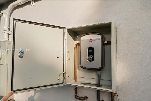 1880 NE 180th St, North Miami Beach, FL 33162