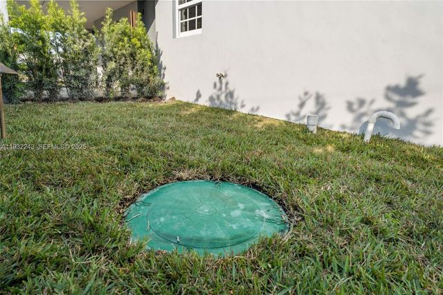 1880 NE 180th St, North Miami Beach, FL 33162