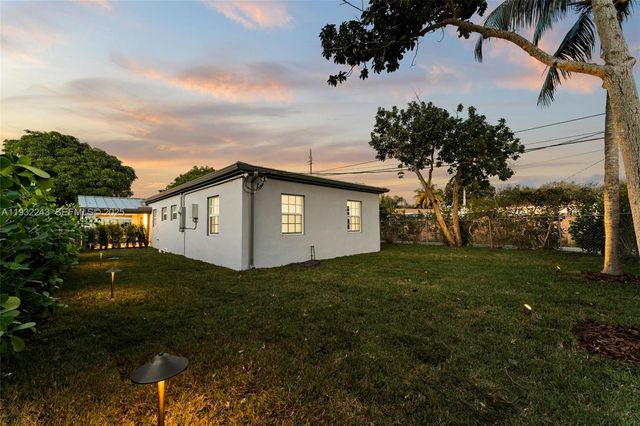 1880 NE 180th St, North Miami Beach, FL 33162