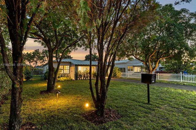 1880 NE 180th St, North Miami Beach, FL 33162