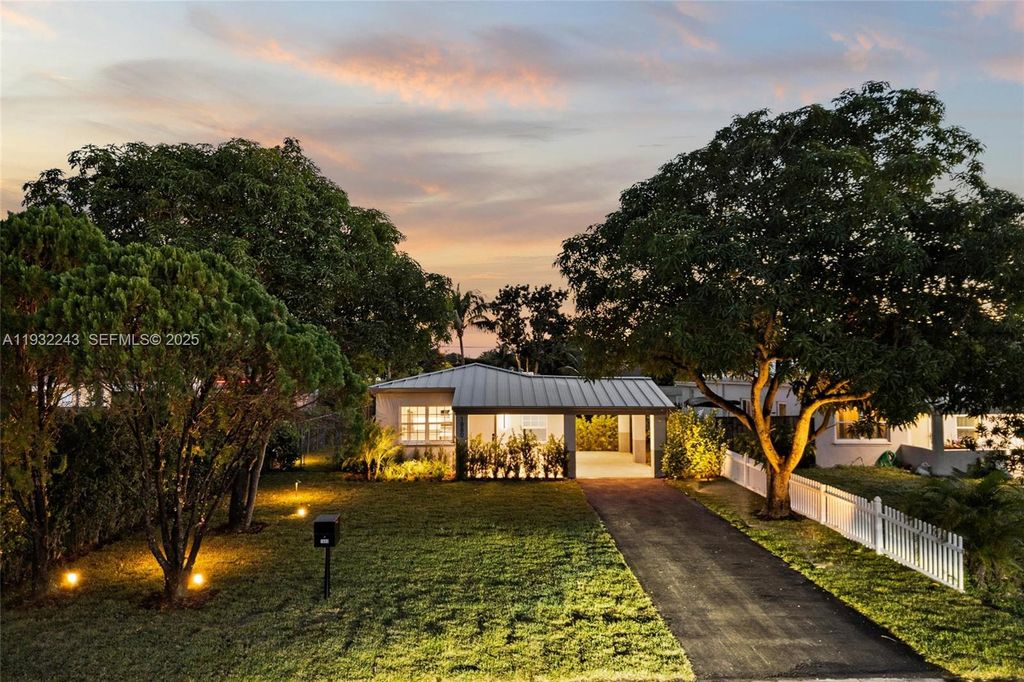 1880 NE 180th St, North Miami Beach, FL 33162