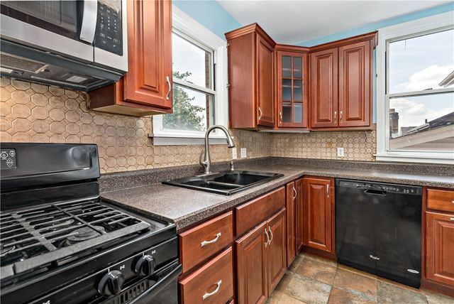 200 Wilbur St, Bon Air, PA 15210