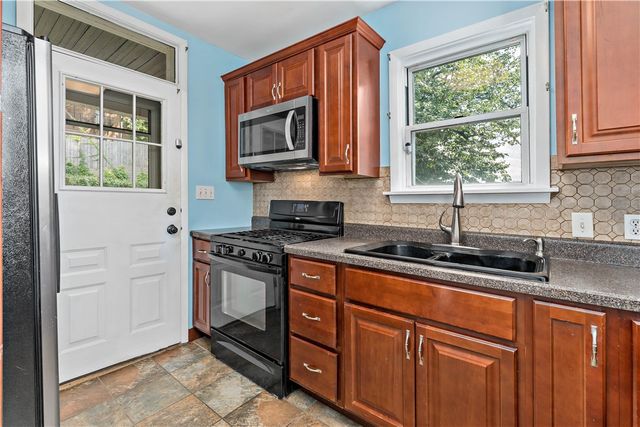 200 Wilbur St, Bon Air, PA 15210