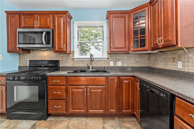 200 Wilbur St, Bon Air, PA 15210