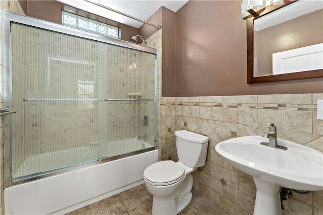 200 Wilbur St, Bon Air, PA 15210